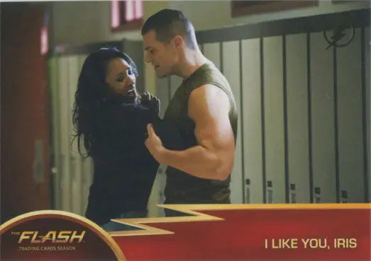 Couple embracing by lockers, featured on Flash Season 1 Gold Logo Parallel Chase Card