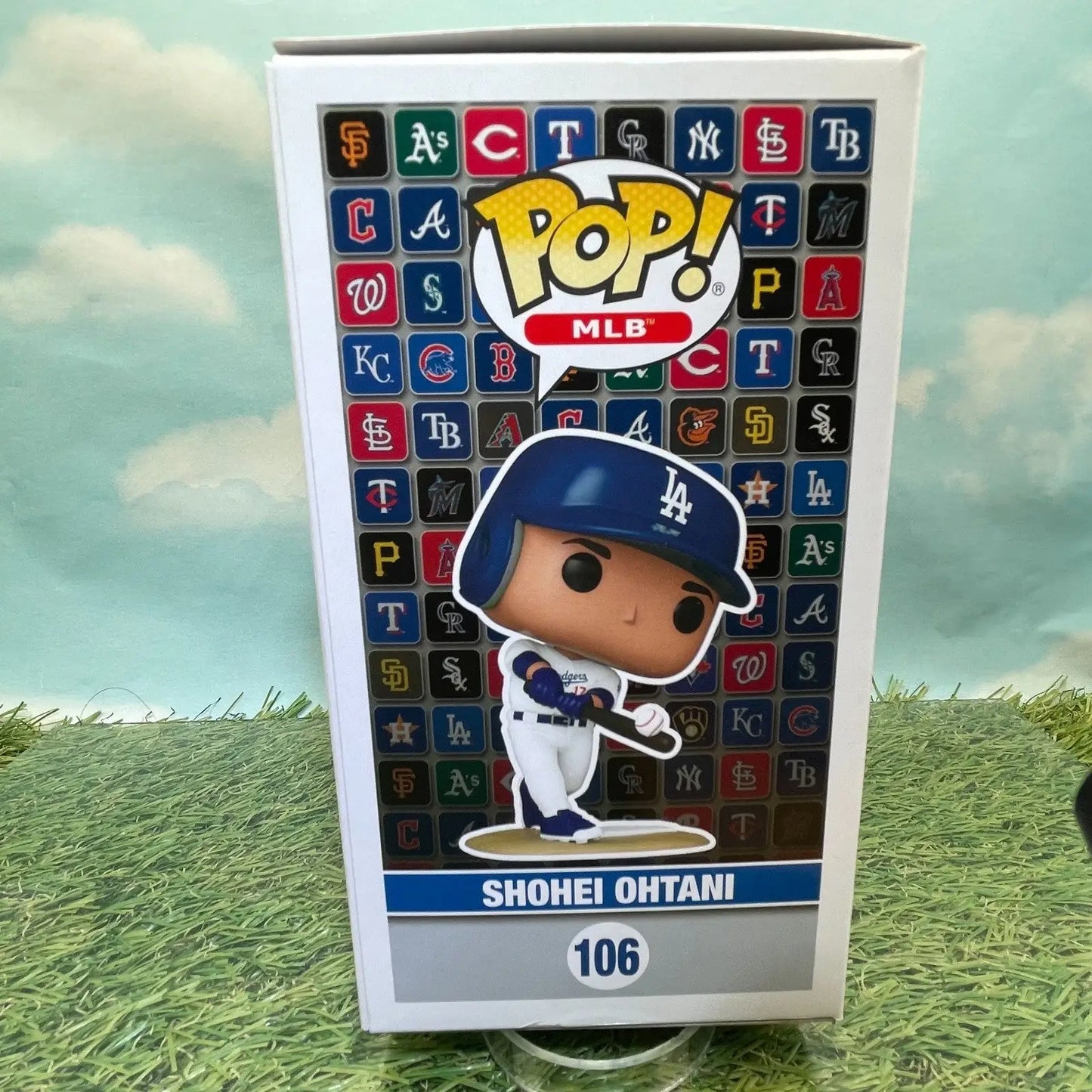 Funko Pop MLB Los Angeles Dodgers Shohei Ohtani figure with protector and baseball bat