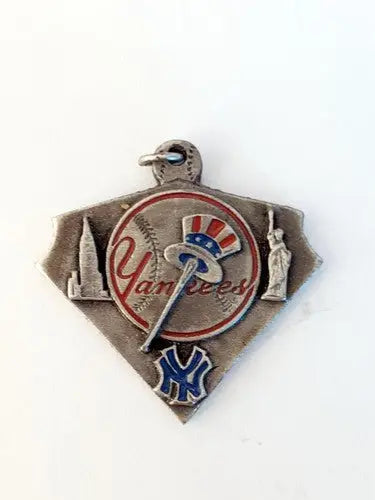 retired New York Yankees pewter pendant - Sports Memorabilia