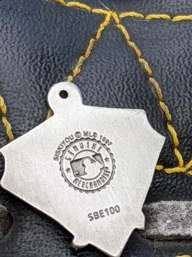 retired Pittsburg Pirates pewter pendant - Sports Memorabilia