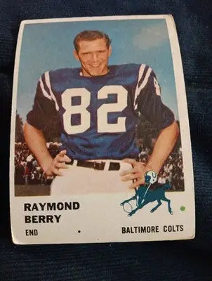 1961 Fleer - Raymond Berry #33. Baltimore Colts. VG+ - Football Card Single