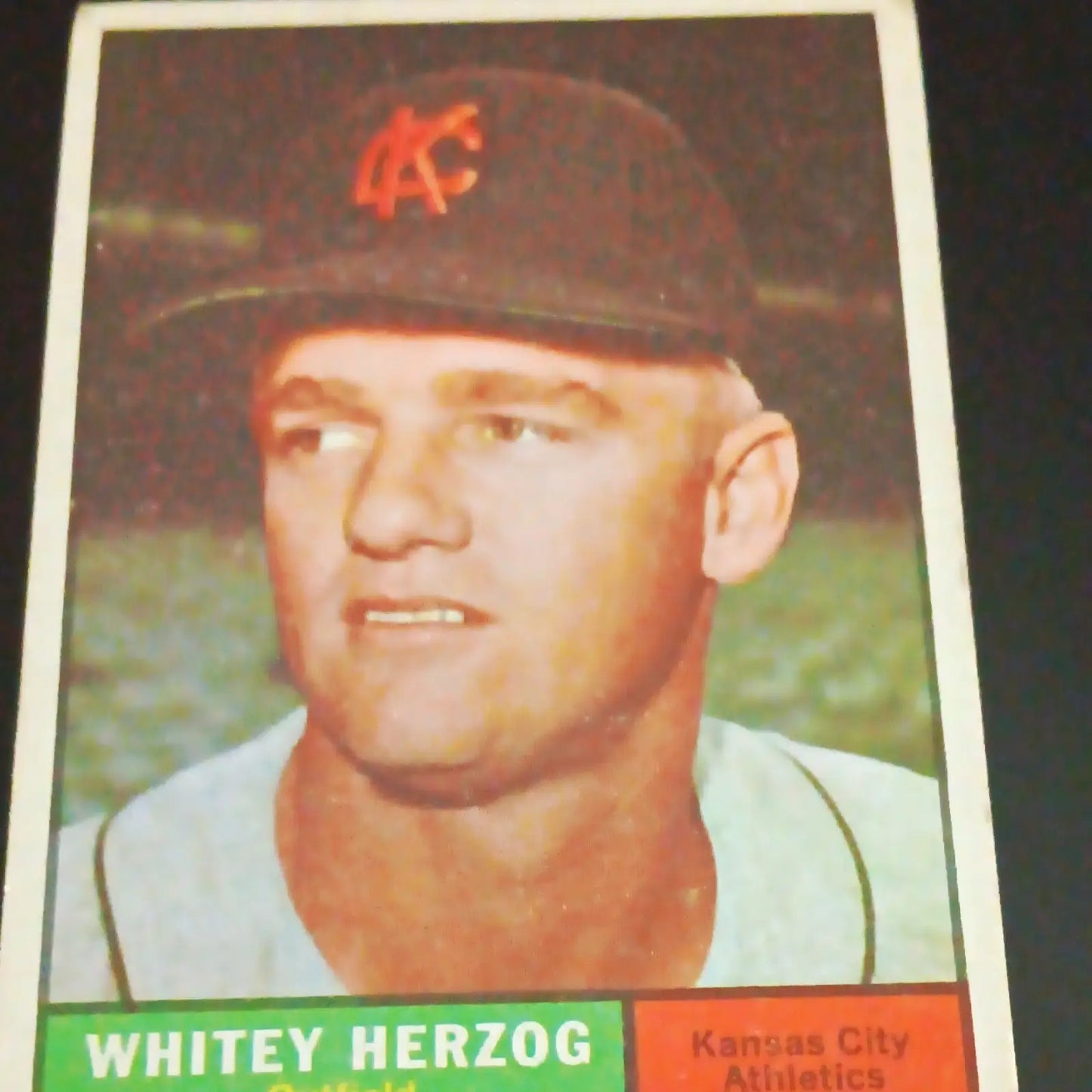 1961 Topps - Whitey Herzog Kansas City Athletics #106. EX Baseball Card - Baseball Card Single