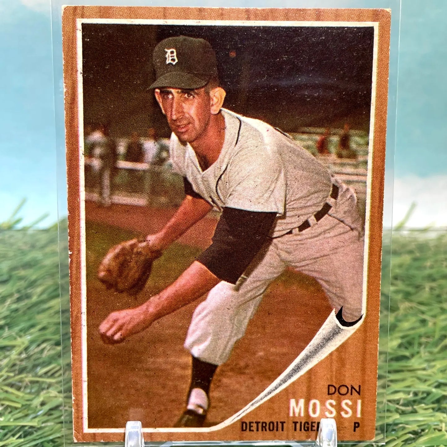 1962 Topps Don Mossi #105 EX/MT Free Shipping - Baseball Card Single