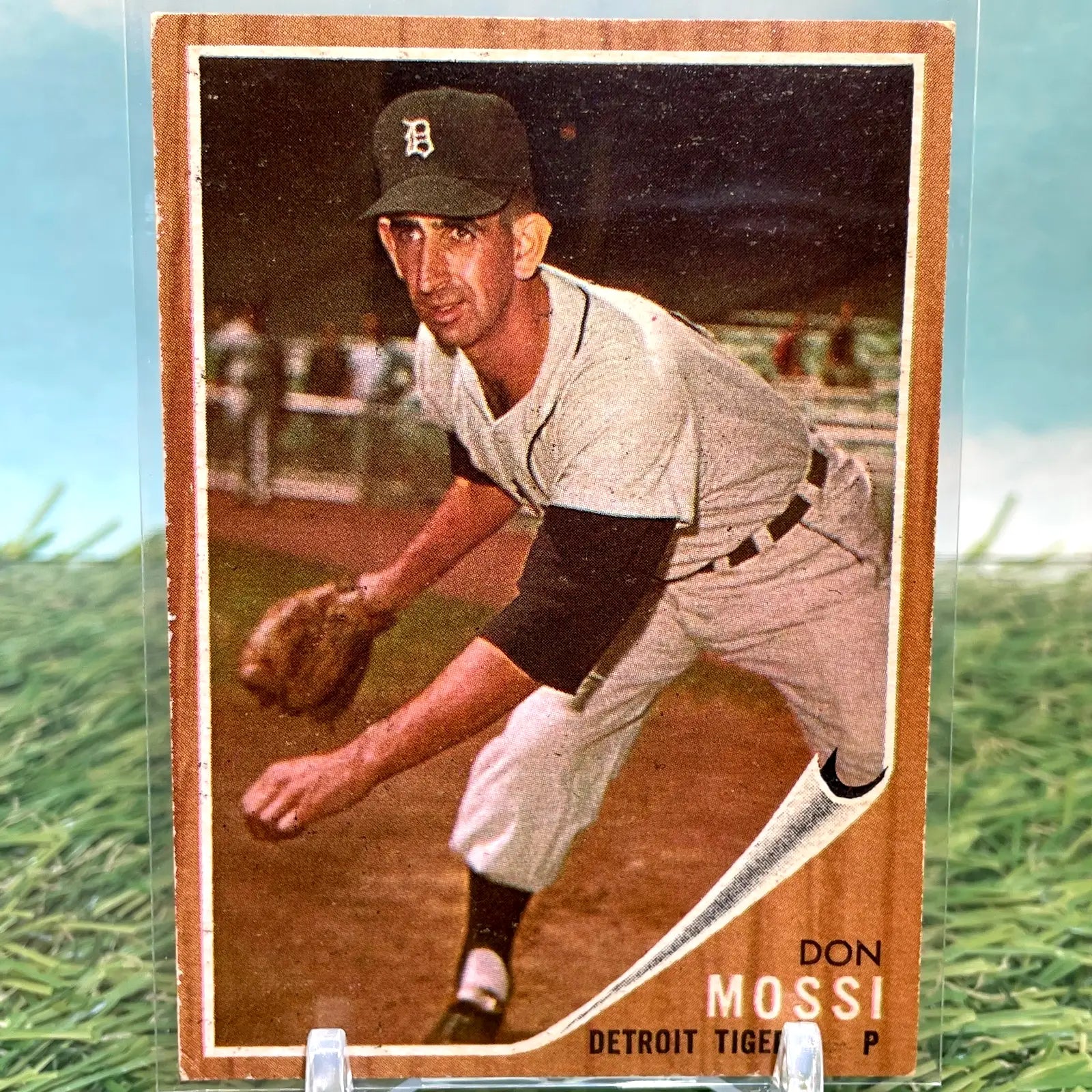 1962 Topps Don Mossi #105 EX/MT Free Shipping - Baseball Card Single