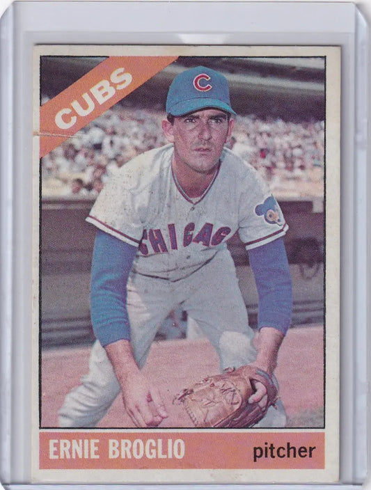 Topps Baseball card of Ernie Broglio in pitching stance for Chicago Cubs
