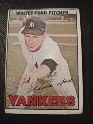 1967 Topps #5 Whitey Ford faint crease. NY Yankees. VG+ - Baseball Card Single