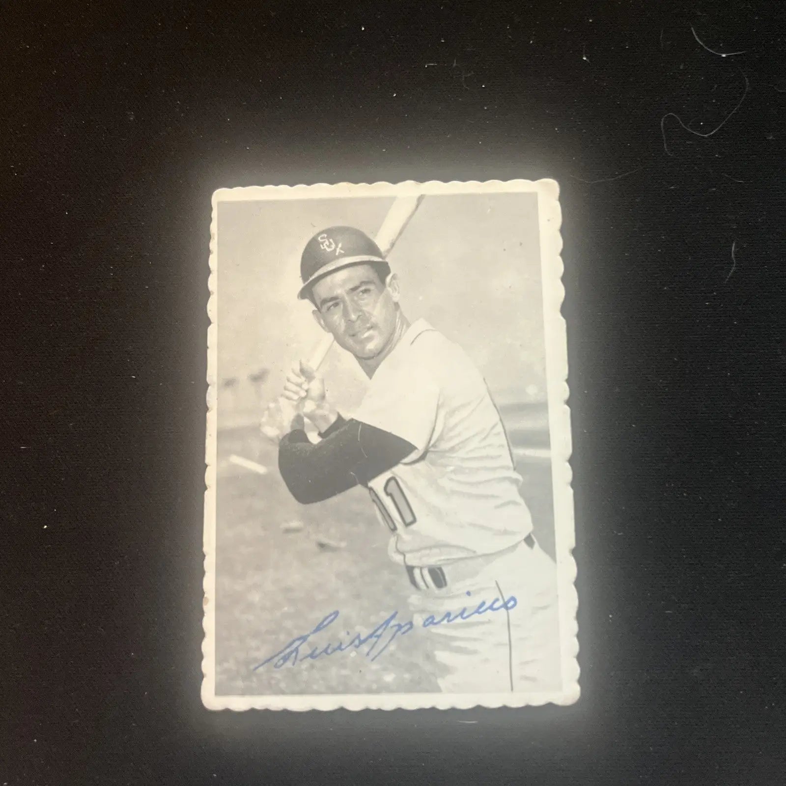 Signed 1969 Topps Deckle Edge Luis Aparicio #6 baseball card for collectors