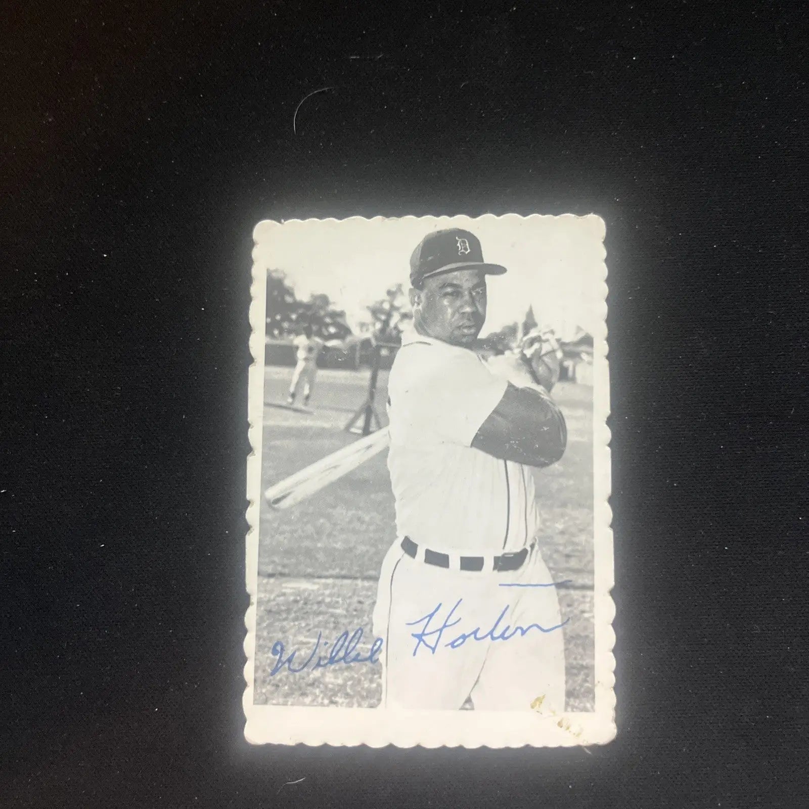 Signed black and white 1969 Topps Deckle Edge Willie Horton #9 baseball card