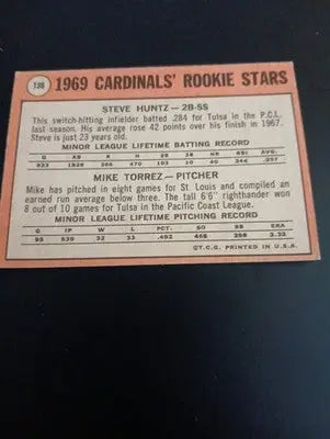 1969 Topps - 1969 Rookie Stars Mike Torrez Steve Huntz #136 (RC). NRMT+ - Baseball Card Single