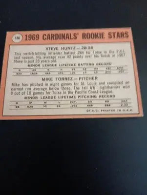 1969 Topps - 1969 Rookie Stars Mike Torrez Steve Huntz #136 (RC). NRMT+ - Baseball Card Single