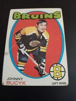 1971-72 Topps - Johnny Bucyk #35. Boston Bruins. lower grade. GD+ - VG. - Hockey Card Single