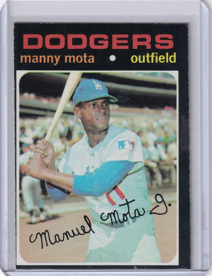 Manny Mota batting on 1971 Topps Baseball card for Los Angeles Dodgers