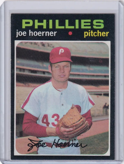 1971 Topps Baseball card of Joe Hoerner, Philadelphia Phillies pitcher #43 in uniform