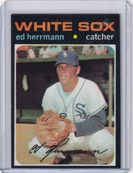 1971 Topps Baseball card of Ed Herrmann in Chicago White Sox uniform catching