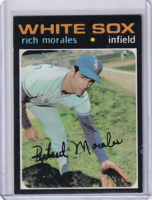 1971 Topps Baseball card of Rich Morales fielding for Chicago White Sox