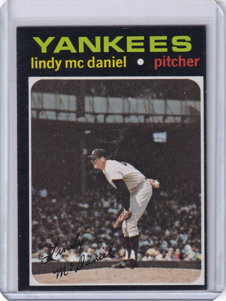 Lindy McDaniel 1971 Topps Baseball card featuring New York Yankees pitcher