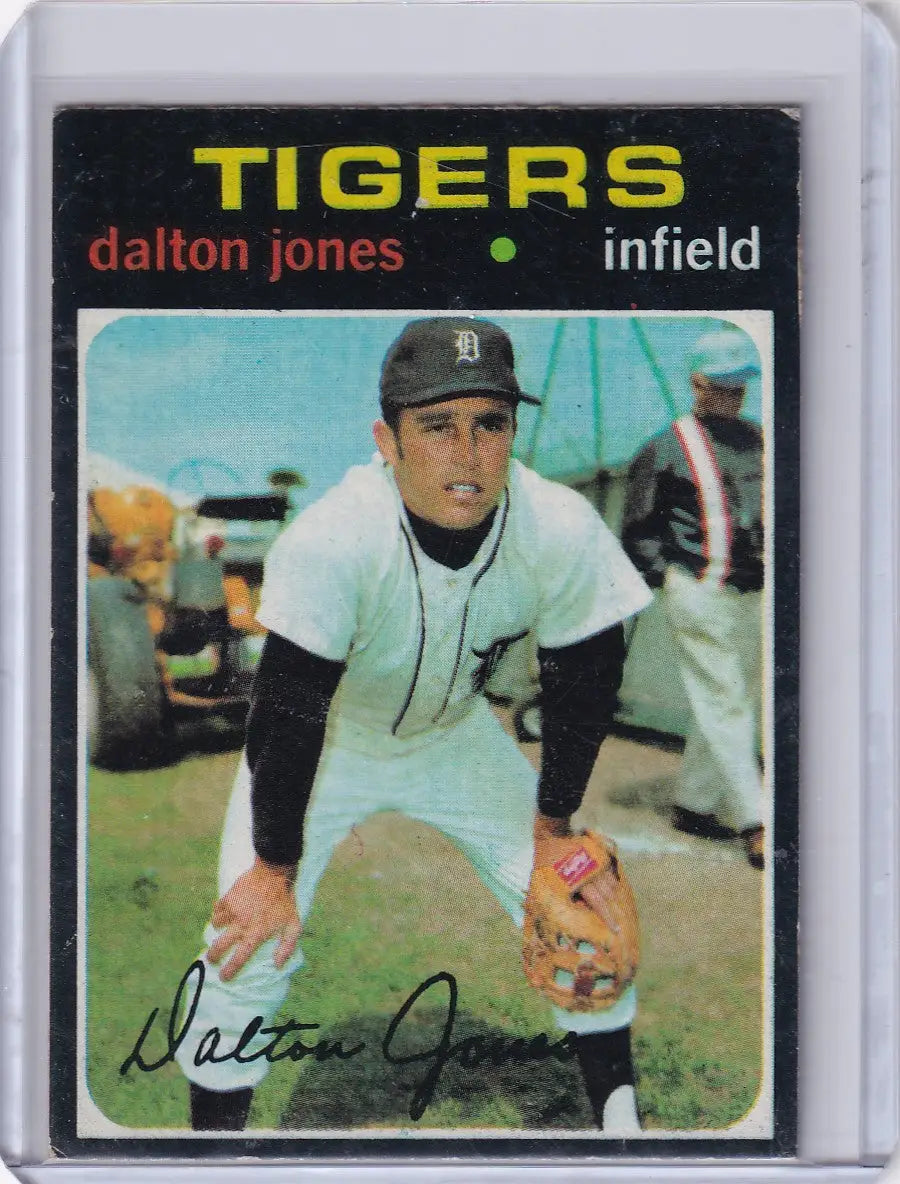 1971 Topps Baseball card of Dalton Jones fielding for the Detroit Tigers
