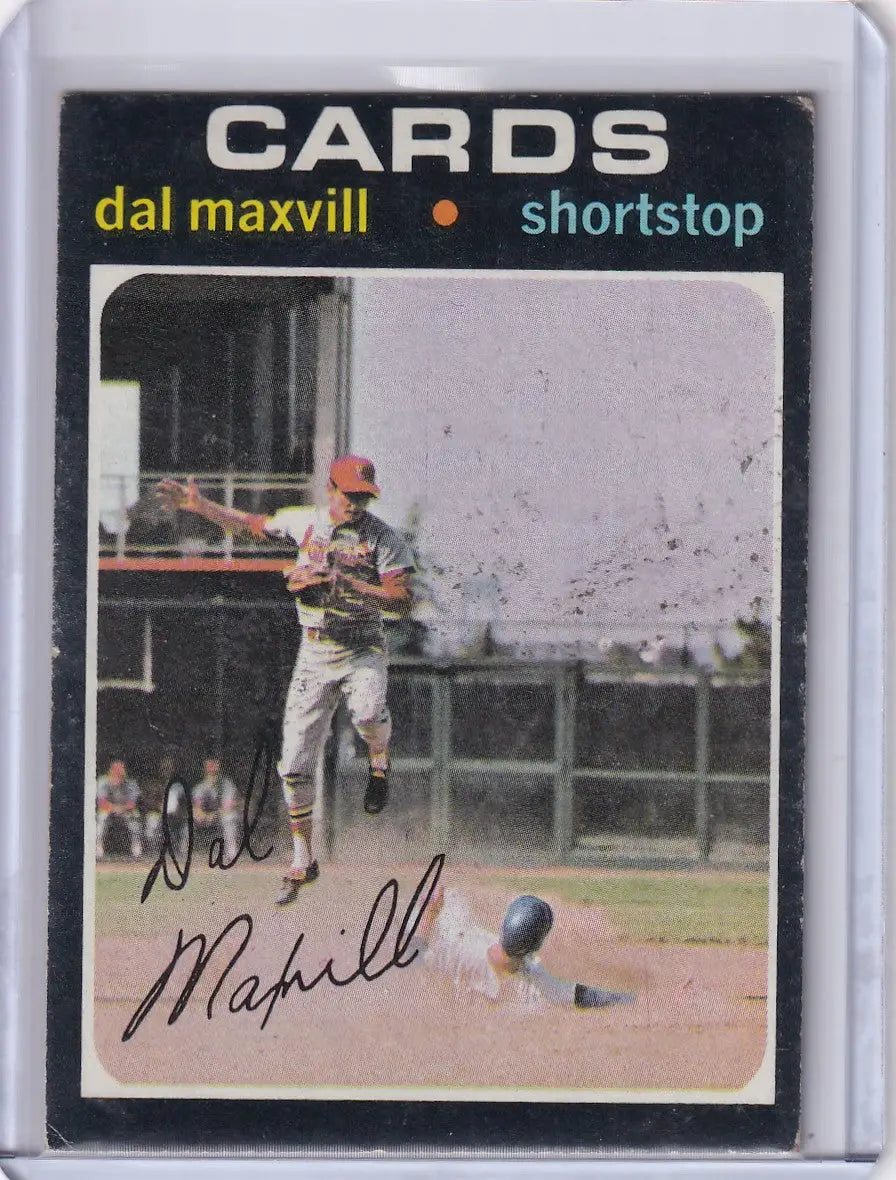 Topps Baseball card of Dal Maxvill fielding for St. Louis Cardinals at second base