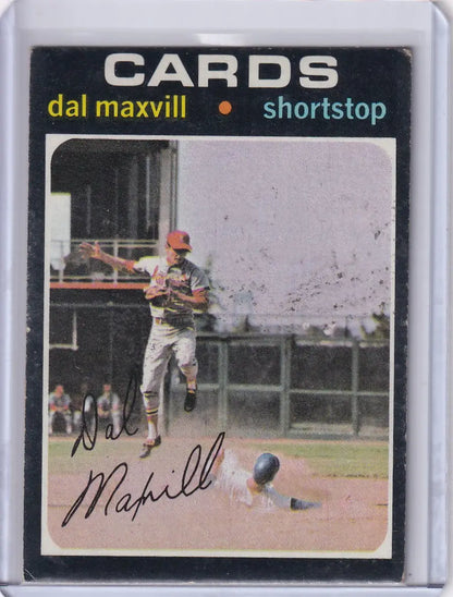 Topps Baseball card of Dal Maxvill fielding for St. Louis Cardinals at second base