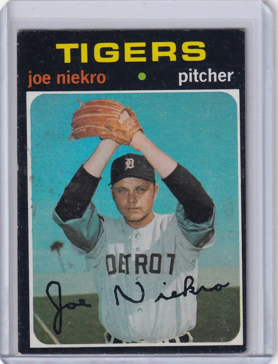 1971 Topps Baseball card of Joe Niekro pitching for the Detroit Tigers in home uniform