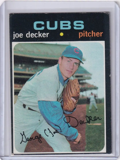 Vintage Topps Baseball card of Joe Decker in a Chicago Cubs throwing stance