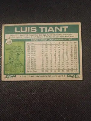 1977 Topps - Luis Tiant #258. Boston Red Sox. EX - EX+