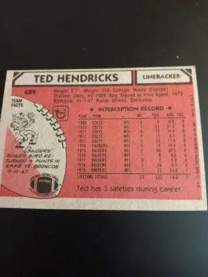1980 Topps - Ted Hendricks #489. Raiders. EX - EX+ - Football Card Single