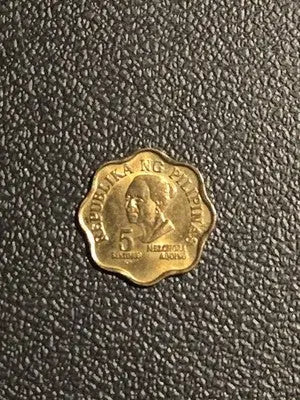 1981 Philippines 5 Sentimo Melchora Aquino Scalloped Coin Bagong Lipunan - Coins & Currency