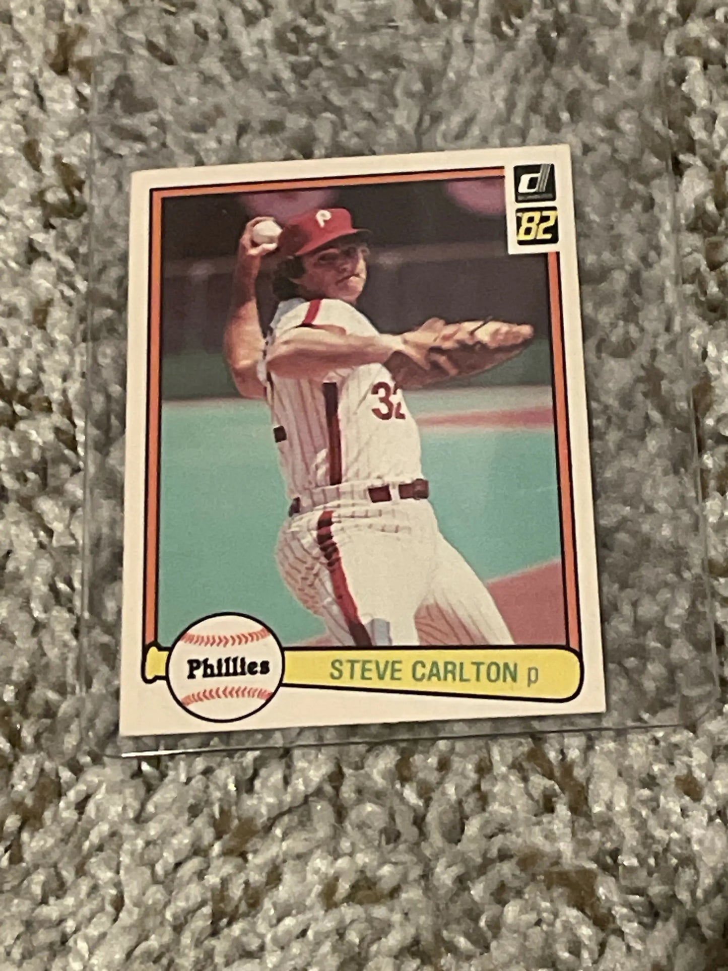 1982 Donruss baseball card of Steve Carlton, Philadelphia Phillies player at bat