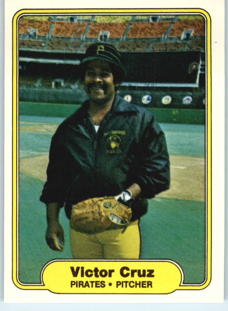 1982 Fleer #480 Victor Cruz EX Excellent Pittsburgh Pirates Baseball Card - Baseball Card Single