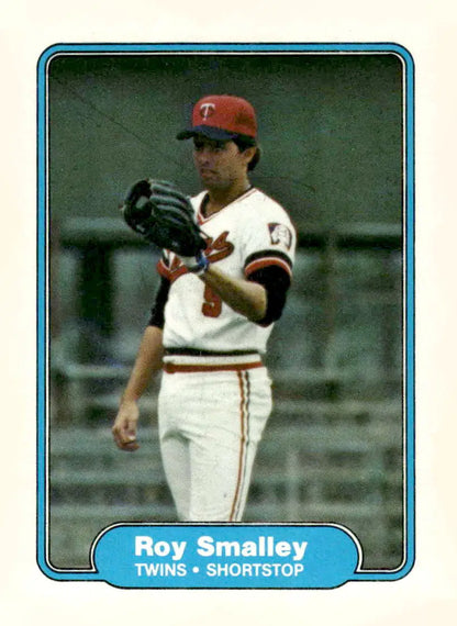 Vintage Roy Smalley baseball card from 1982 Fleer featuring Roy Smalley in Twins uniform