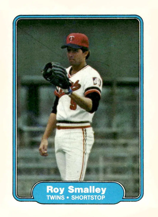 Vintage Roy Smalley baseball card from 1982 Fleer featuring Roy Smalley in Twins uniform