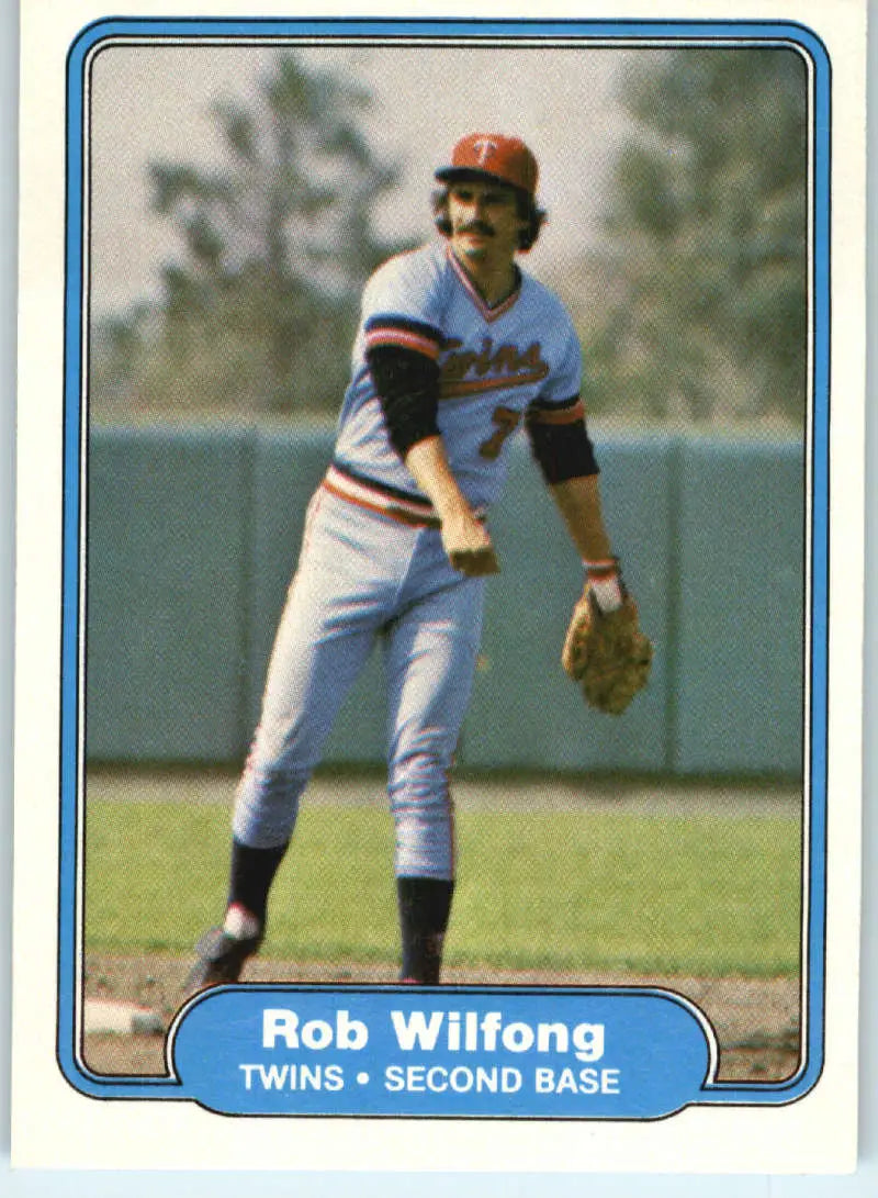 1982 Fleer #563 Rob Wilfong EX Excellent Minnesota Twins Baseball Card - Baseball Card Single