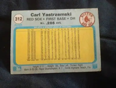 1982 Fleer - Carl Yastrzemski #312. Red Sox. EX-NRMT - Baseball Card Single