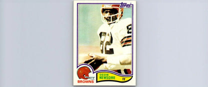 1982 Topps #67 Ozzie Newsome football card for trading card collectors and fans