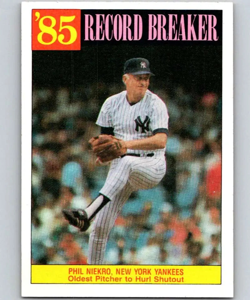 1986 Topps #204 Phil Niekro EX Excellent New York Yankees Baseball Card - Baseball Card Single