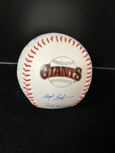 Signed San Francisco Giants baseball in 1988-89 facsimile signature ball design