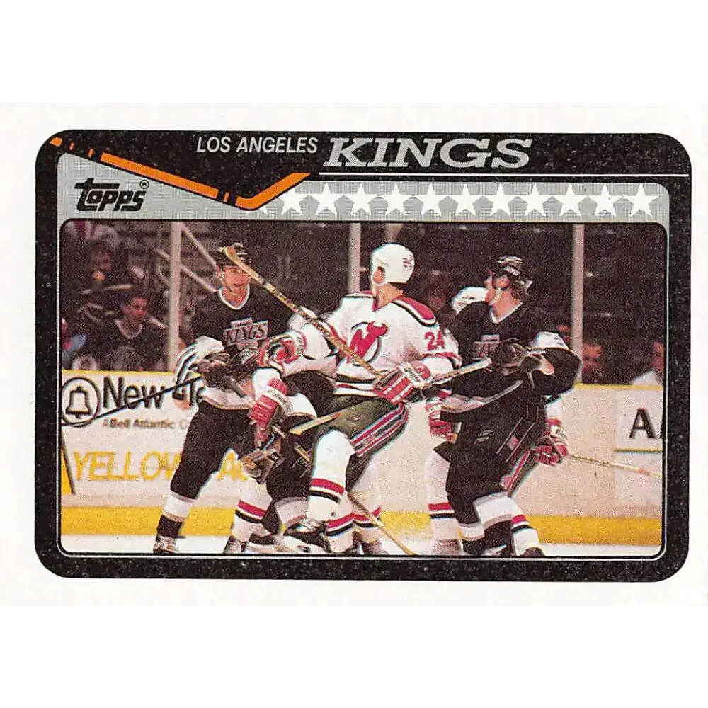 1990-91 Topps #17 Kings Team NM-MT Los Angeles Kings Hockey Card - Hockey Card Single