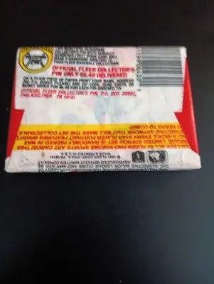 1991 Fleer Baseball - Sealed Wax Pack. 14 baseball cards. 1 sticker. MLB. VG-EX
