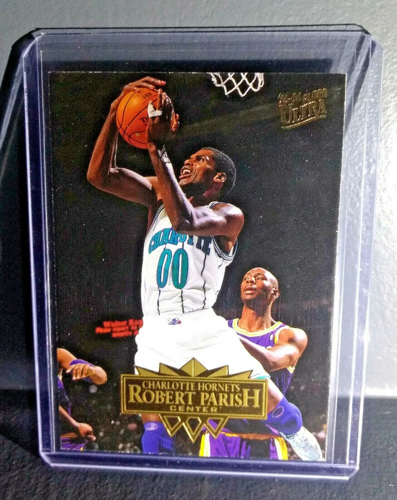 1995-96 Robert Parish Fleer Ultra #23 Basketball Card - Basketball Card Single