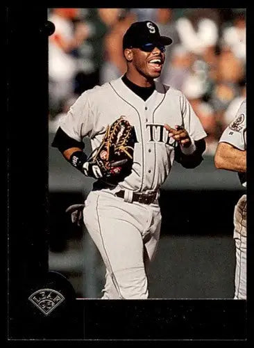 1996 Leaf #41 Ken Griffey Jr. NM-MT Mariners ID:81970 - Baseball Card Single