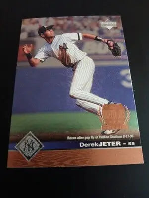 1997 Upper Deck - Ken Griffey Jr’s Hot List Derek Jeter #421. NY Yankees. NRMT+