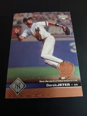 1997 Upper Deck - Ken Griffey Jr’s Hot List Derek Jeter #421. NY Yankees. NRMT+