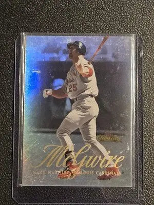 2000 Fleer Showcase #88 Mark McGwire - Baseball Card Single