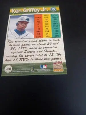 2000 Pacific Paramount - Ken Griffey Jr #220. Seattle Mariners. NRMT+ - Baseball Card Single