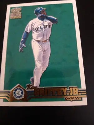 2000 Pacific Paramount - Ken Griffey Jr #220. Seattle Mariners. NRMT+ - Baseball Card Single