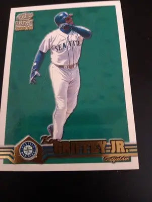 2000 Pacific Paramount - Ken Griffey Jr #220. Seattle Mariners. NRMT+ - Baseball Card Single