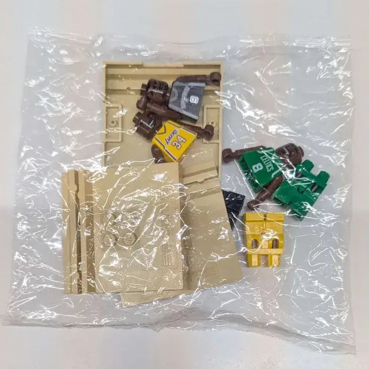 2003 Lego NBA Collectors Minifigure Set 3561: Antoine Walker Tony Parker Shaquille O’Neal (Figures Only)) - Action
