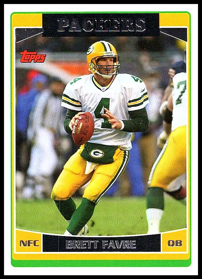 2006 Topps #200 Brett Favre NM-MT Green Bay Packers Football Card - Football Card Single