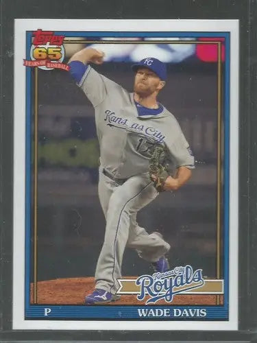 2016 Topps Archives Wade Davis baseball card with original gloss Royals design